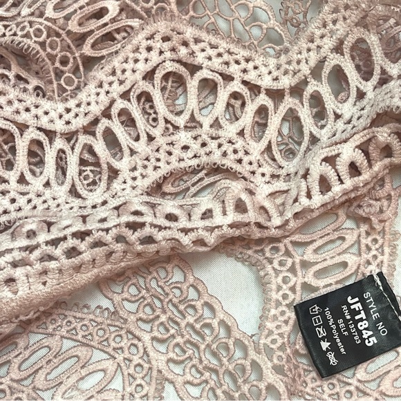 Scalloped Sleeveless Eyelet Overlay Mock Top - Picture 7 of 9